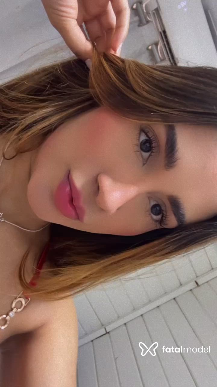 Acompanhante mulher com cabelo castanho de olhos pretos - Ariela