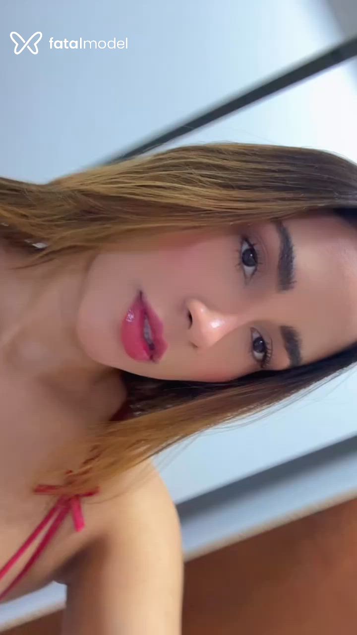 Acompanhante mulher com cabelo castanho de olhos pretos - Ariela