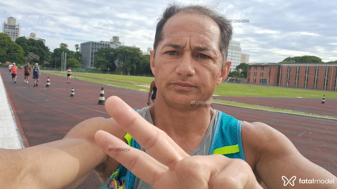 Acompanhante homem morena (o) de olhos verdes em Porto Alegre - Atletagostoso