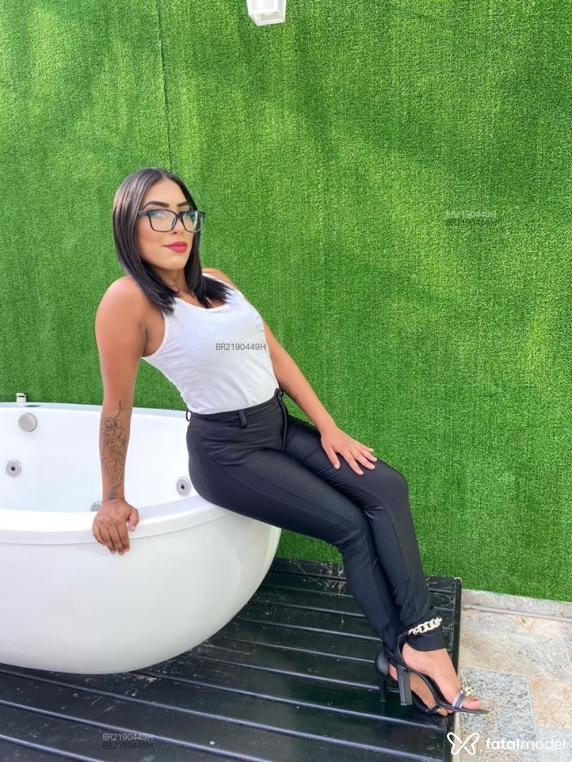 Acompanhante mulher morena (o) de olhos pretos em São Paulo Acompanhante mulher morena (o) de olhos pretos em São Paulo - Lolla