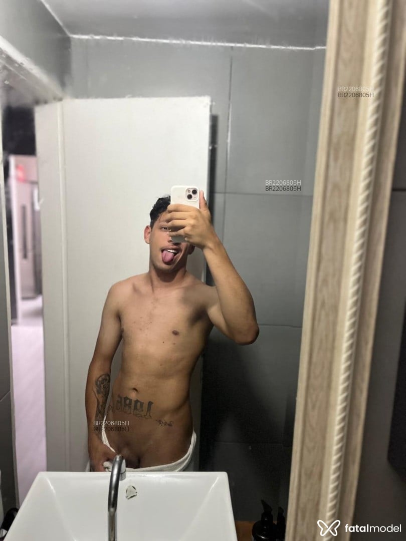 Acompanhante homem com cabelo castanho de olhos castanhos em São Paulo Acompanhante homem com cabelo castanho de olhos castanhos em São Paulo - Gustavo Almeida