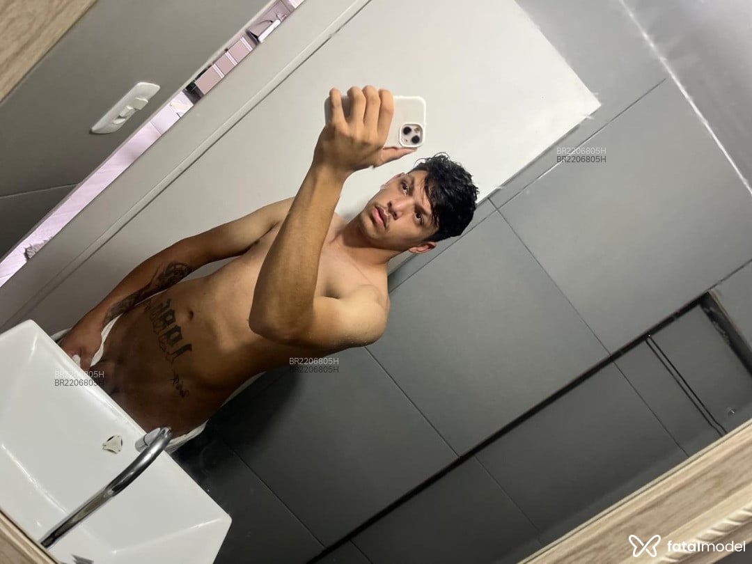 Acompanhante homem com cabelo castanho de olhos castanhos em São Paulo Acompanhante homem com cabelo castanho de olhos castanhos em São Paulo - Gustavo Almeida