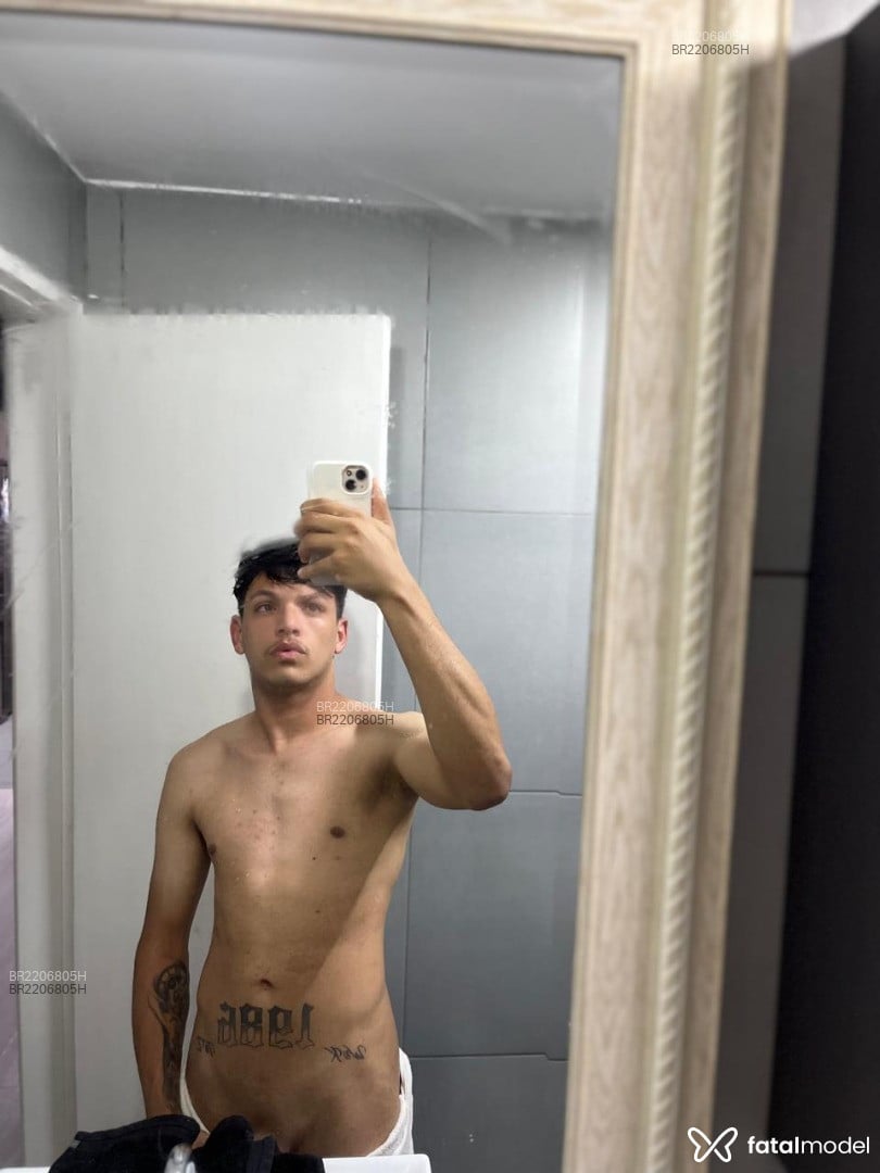 Acompanhante homem com cabelo castanho de olhos castanhos em São Paulo Acompanhante homem com cabelo castanho de olhos castanhos em São Paulo - Gustavo Almeida