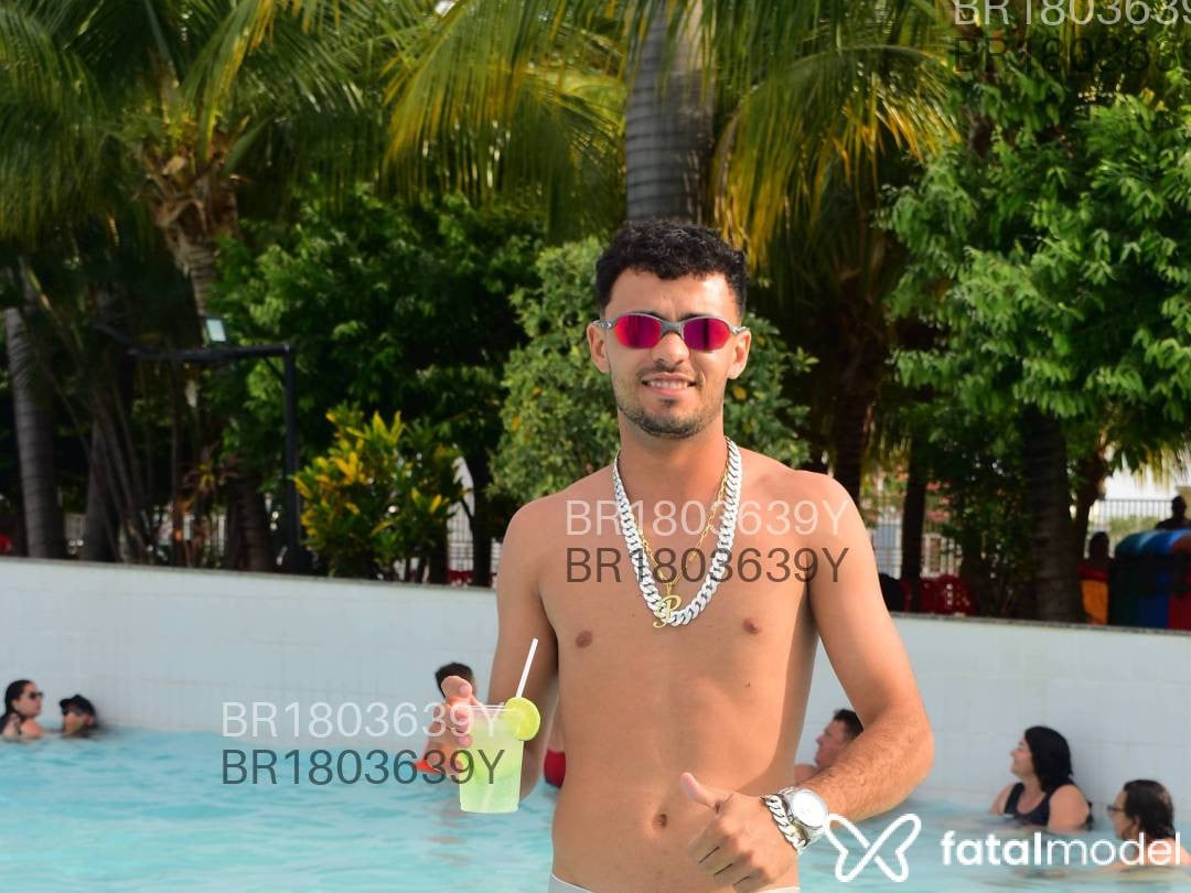 Acompanhante homem com cabelo castanho de olhos castanhos em Goiânia - Ybyson Ribeiro