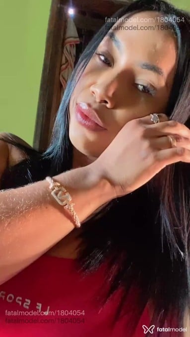 Acompanhante mulher morena (o) de olhos pretos - Kaline