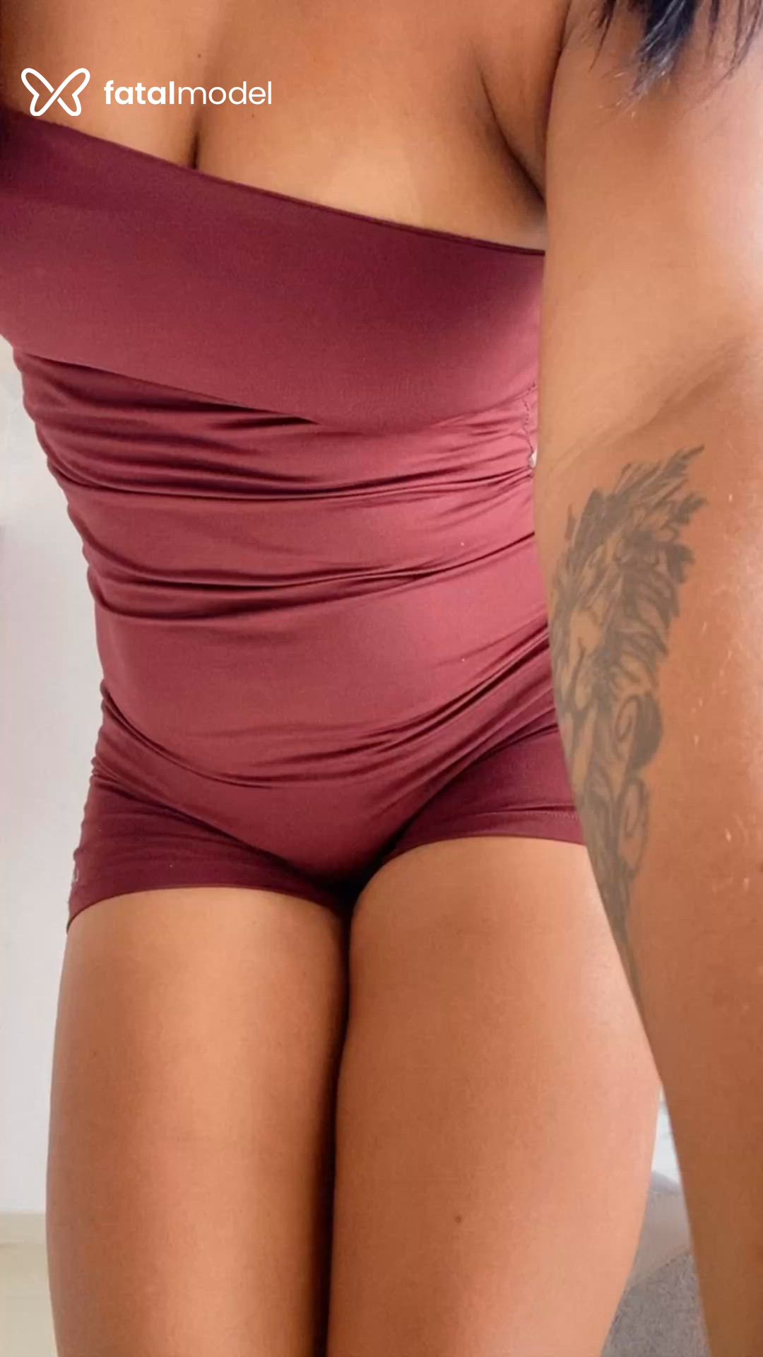 Acompanhante mulher morena (o) de olhos pretos - Kaline