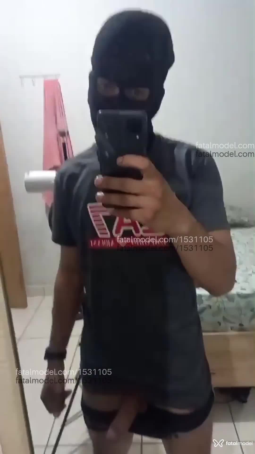 Acompanhante homem com cabelo castanho de olhos castanhos - Gabriel vaper Acompanhante homem com cabelo castanho de olhos castanhos - Gabriel vaper