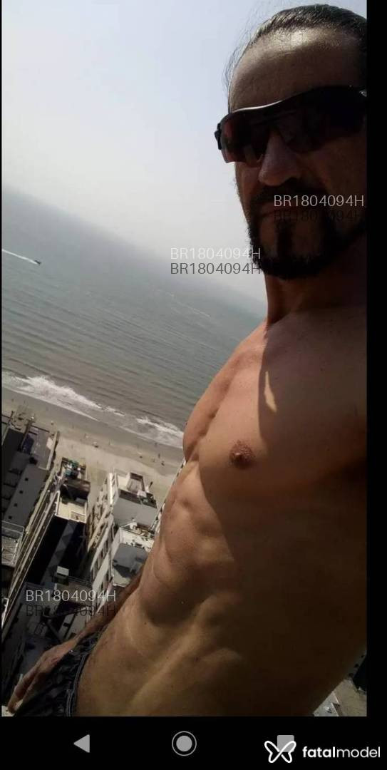 Acompanhante homem com cabelo castanho de olhos castanhos em Balneário Camboriú - O massagistântrico