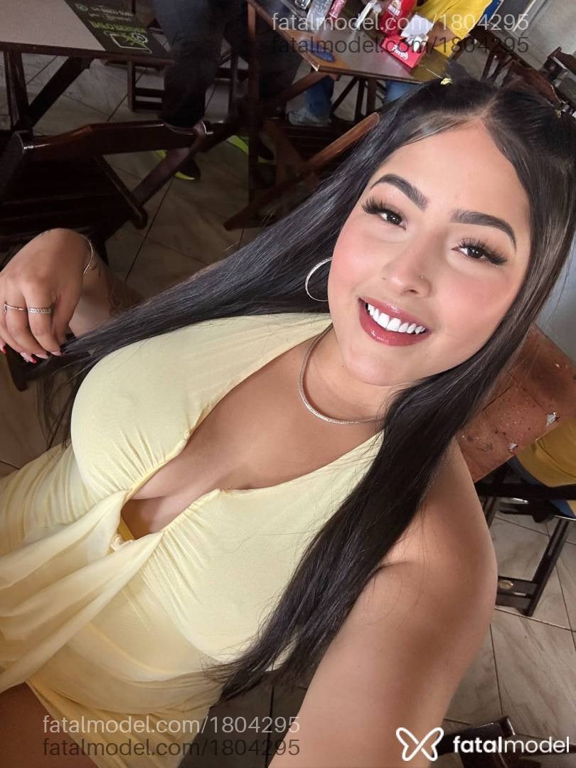 Acompanhante mulher morena (o) de olhos pretos em Resende - Mel Mendes