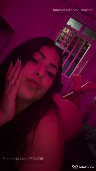 Acompanhante mulher morena (o) de olhos pretos em Resende - Mel Mendes