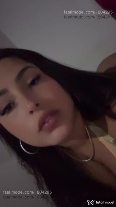 Acompanhante mulher morena (o) de olhos pretos em Resende - Mel Mendes