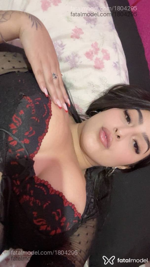 Acompanhante mulher morena (o) de olhos pretos - Mel Mendes