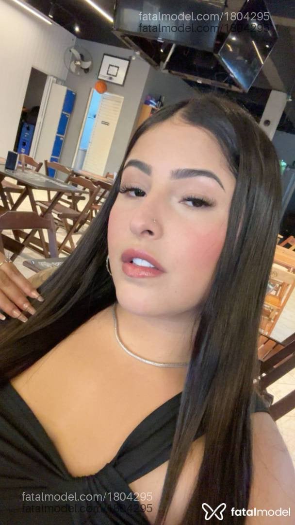 Acompanhante mulher morena (o) de olhos pretos em Resende - Mel Mendes