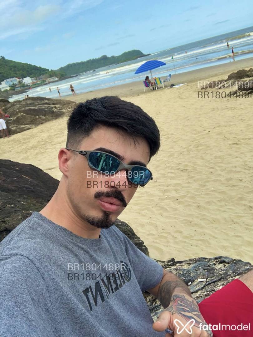 Acompanhante homem com cabelo castanho de olhos castanhos em Balneário Camboriú - Jonathan