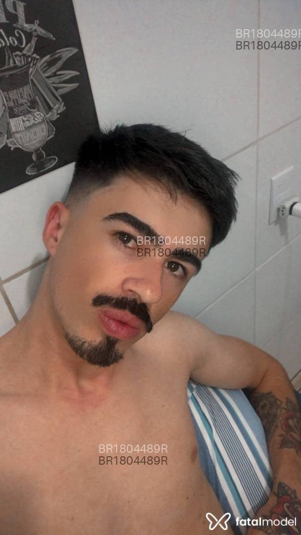 Acompanhante homem com cabelo castanho de olhos castanhos em Balneário Camboriú - Jonathan