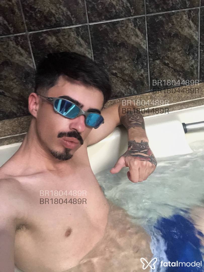 Acompanhante homem com cabelo castanho de olhos castanhos em Balneário Camboriú - Jonathan
