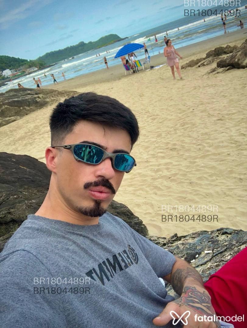 Acompanhante homem com cabelo castanho de olhos castanhos em Balneário Camboriú - Jonathan