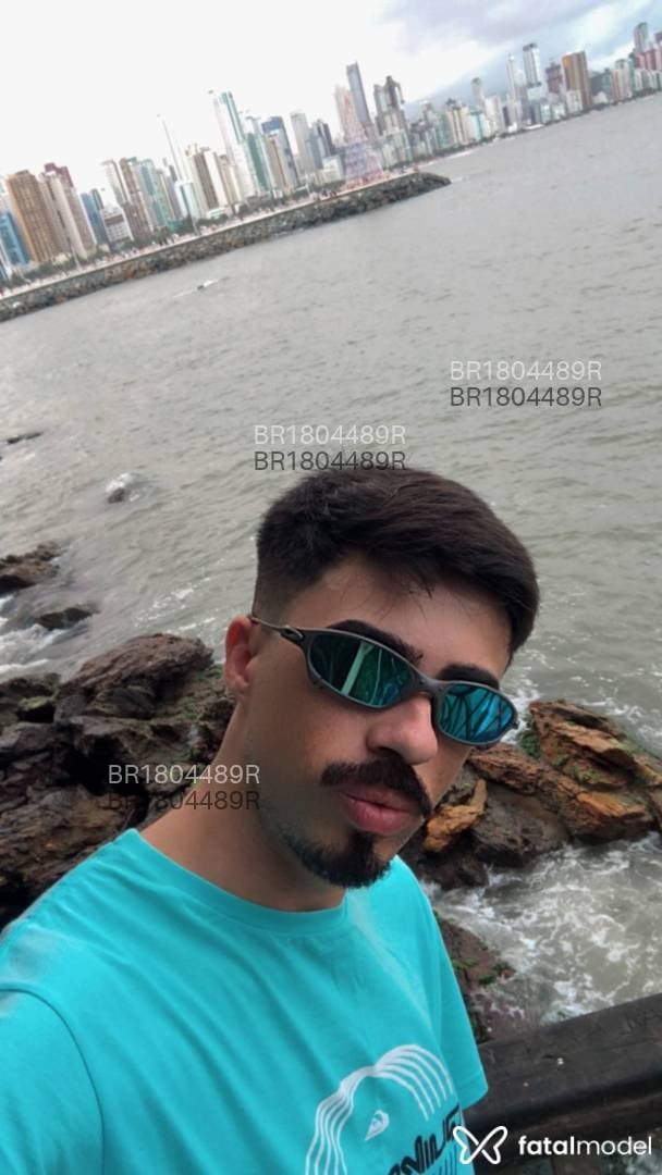 Acompanhante homem com cabelo castanho de olhos castanhos em Balneário Camboriú - Jonathan