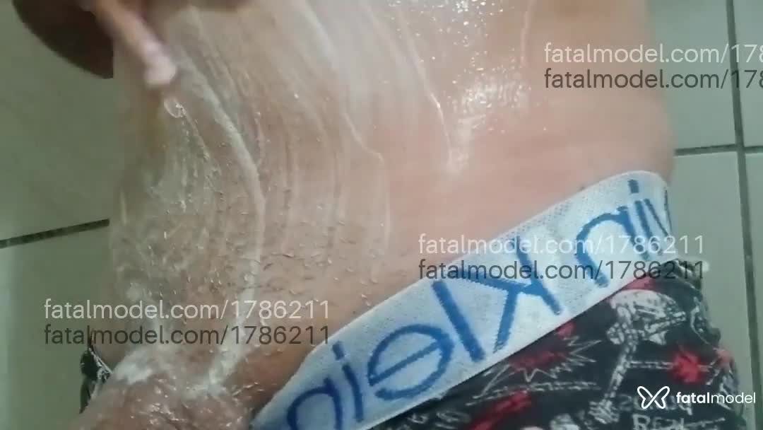 Acompanhante homem com cabelo castanho de olhos castanhos em Tijucas Acompanhante homem com cabelo castanho de olhos castanhos em Tijucas - Roberto
