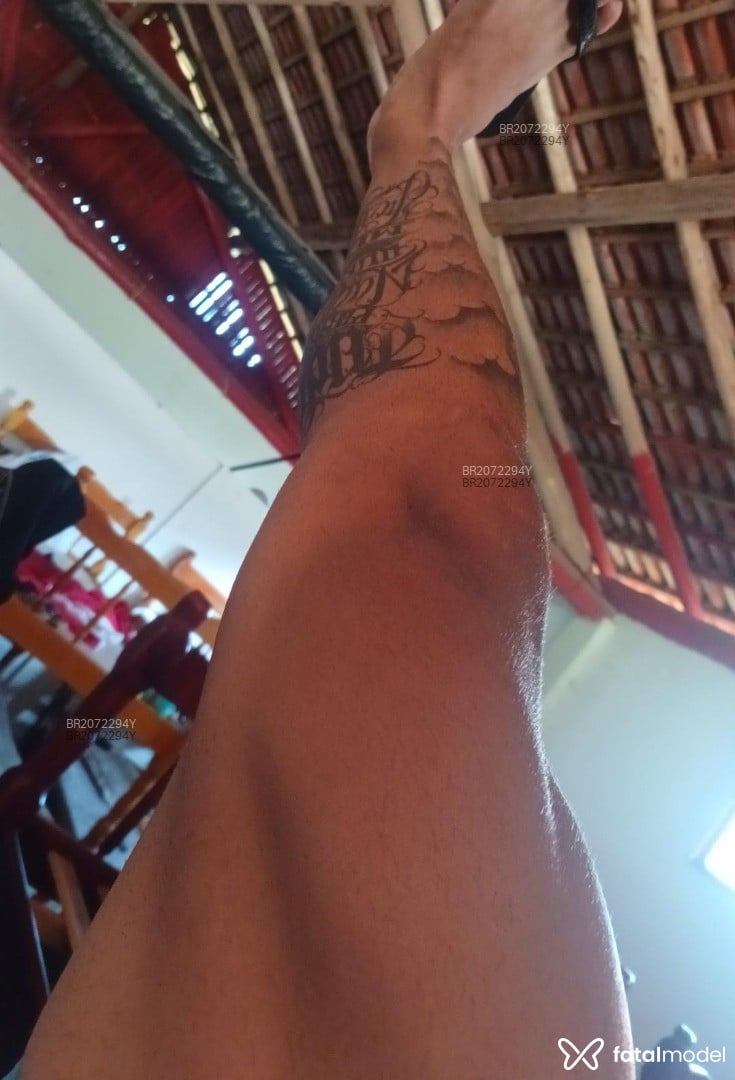 Acompanhante homem com cabelo castanho de olhos castanhos - Mateus Acompanhante homem com cabelo castanho de olhos castanhos - Mateus
