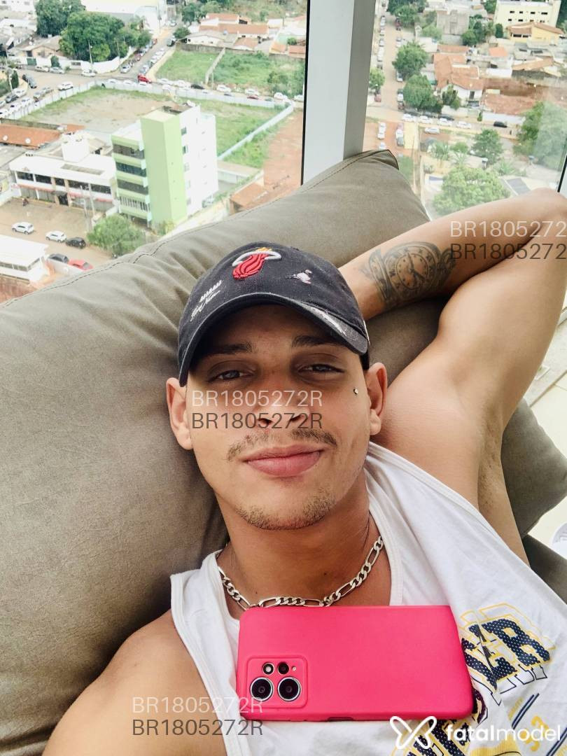 Acompanhante homem com cabelo castanho de olhos castanhos em Brasília - Luan Veiga