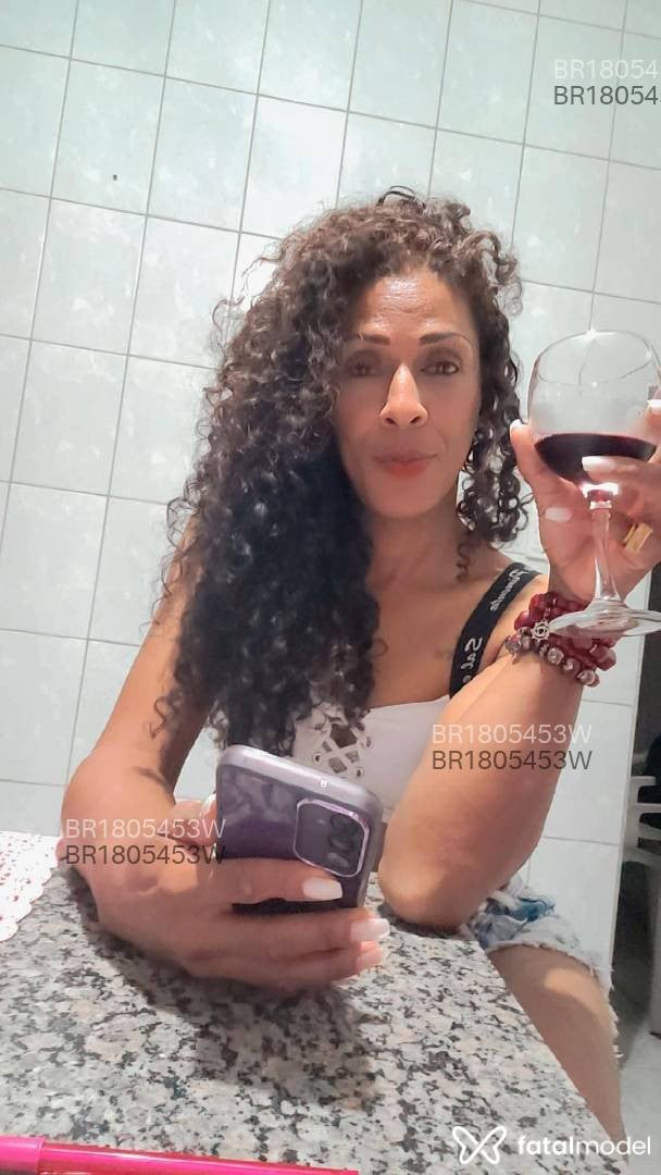 Acompanhante mulher trans morena (o) de olhos castanhos em Barretos - Fernanda