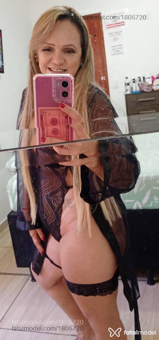 Acompanhante mulher loira (o) de olhos castanhos em Guaxupé - Agatha Moraes