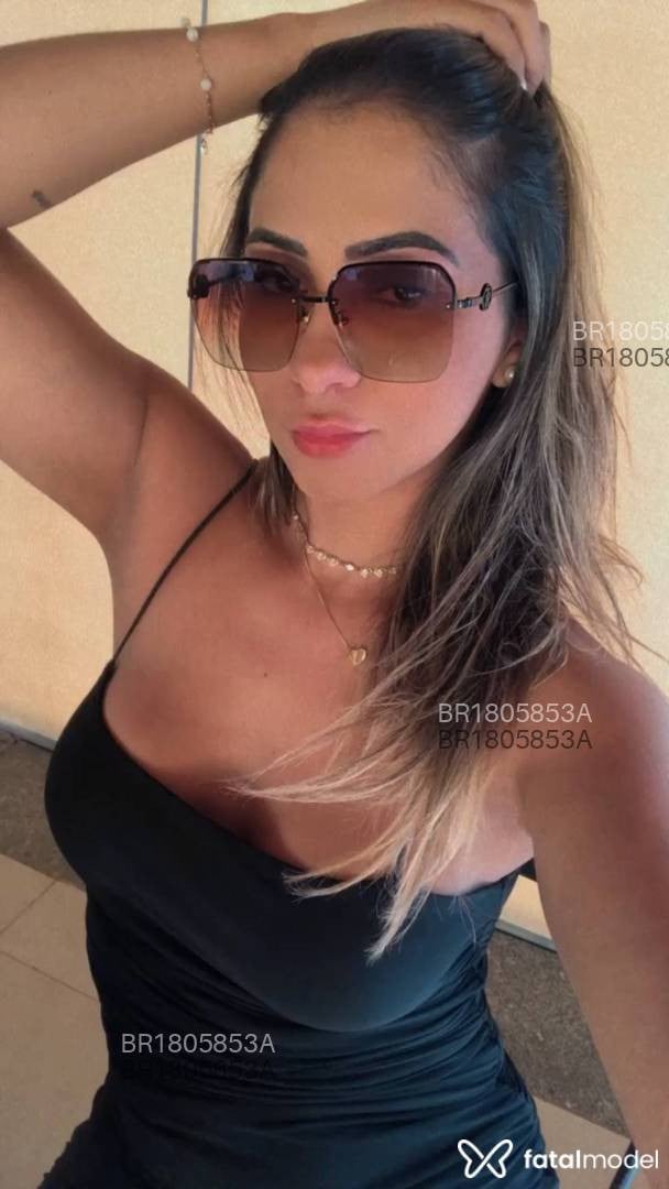 Acompanhante mulher loira (o) de olhos pretos - Thais