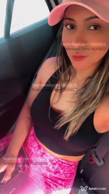 Acompanhante mulher loira (o) de olhos pretos - Thais
