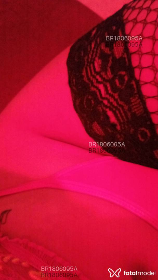 Acompanhante mulher morena (o) de olhos pretos em Maringá - Carol