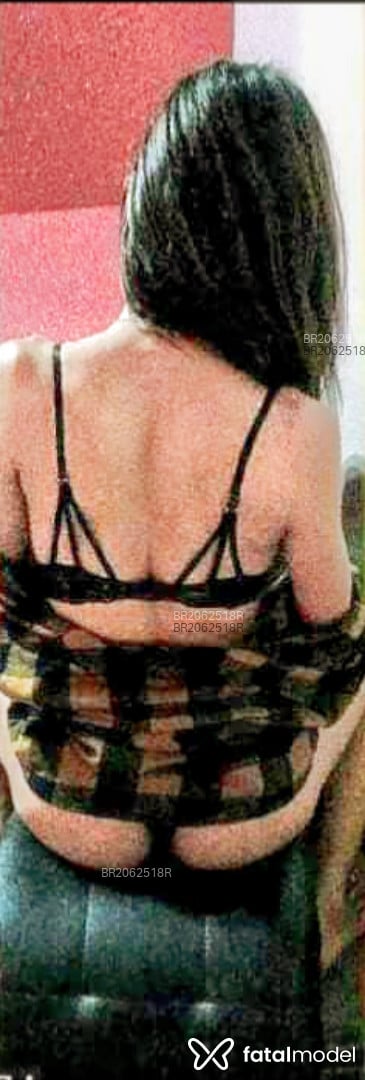 Acompanhante mulher trans com cabelo castanho de olhos castanhos em Jacutinga - Thalita Ioozy