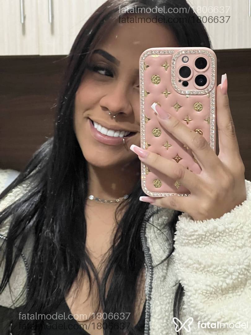 Acompanhante mulher morena (o) de olhos castanhos - Julia Gomes
