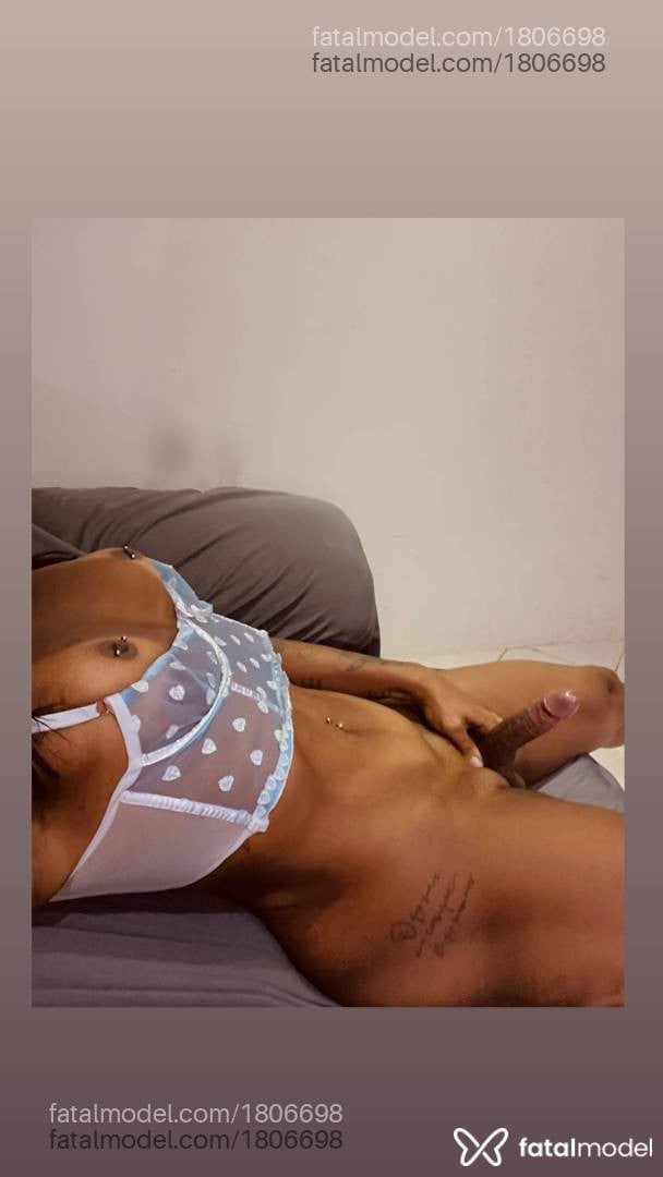 Acompanhante mulher trans morena (o) de olhos pretos - Jade Gomes