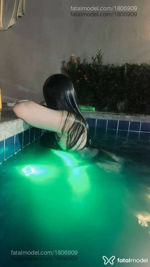 Acompanhante mulher morena (o) de olhos castanhos - Jade Collins