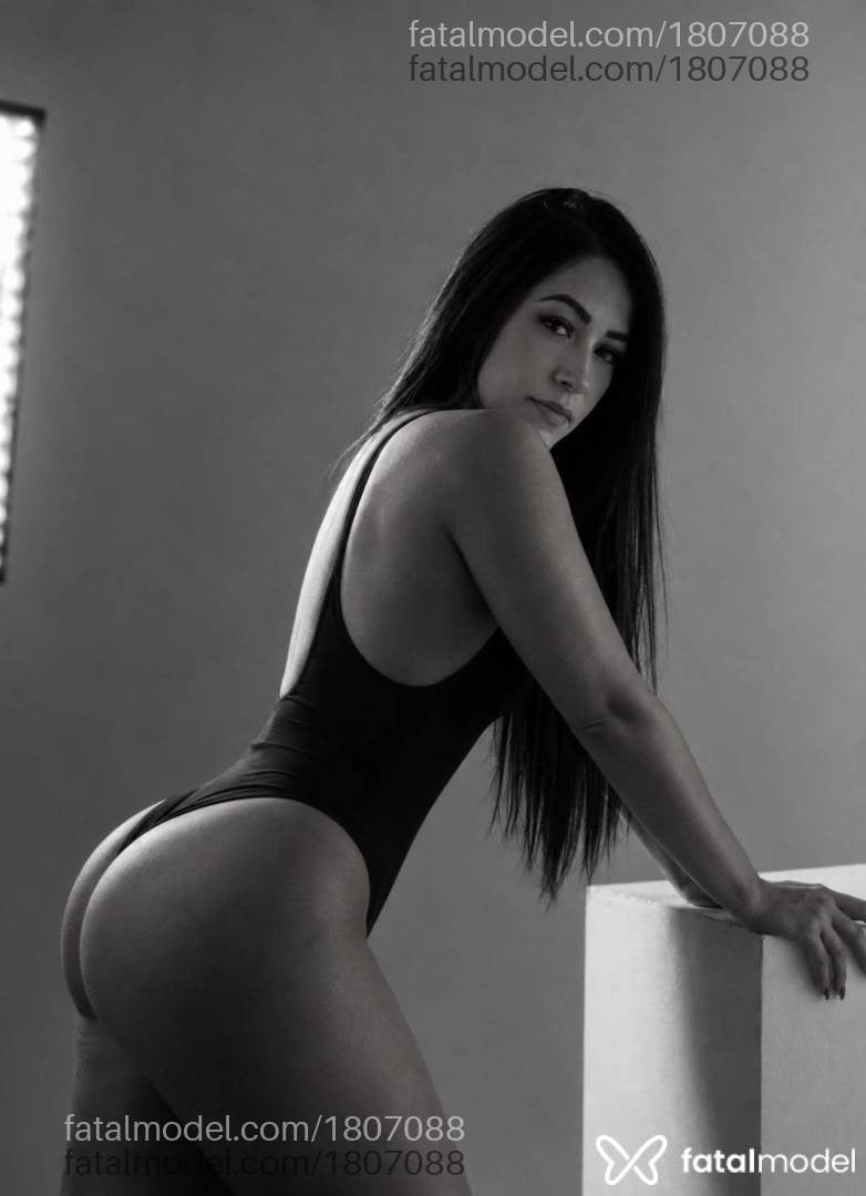 Acompanhante mulher morena (o) de olhos pretos - Paloma Duarte