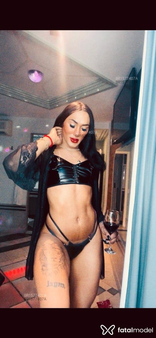 Acompanhante mulher trans com cabelo castanho de olhos castanhos em Petrópolis Acompanhante mulher trans com cabelo castanho de olhos castanhos em Petrópolis - Brunna Tavares