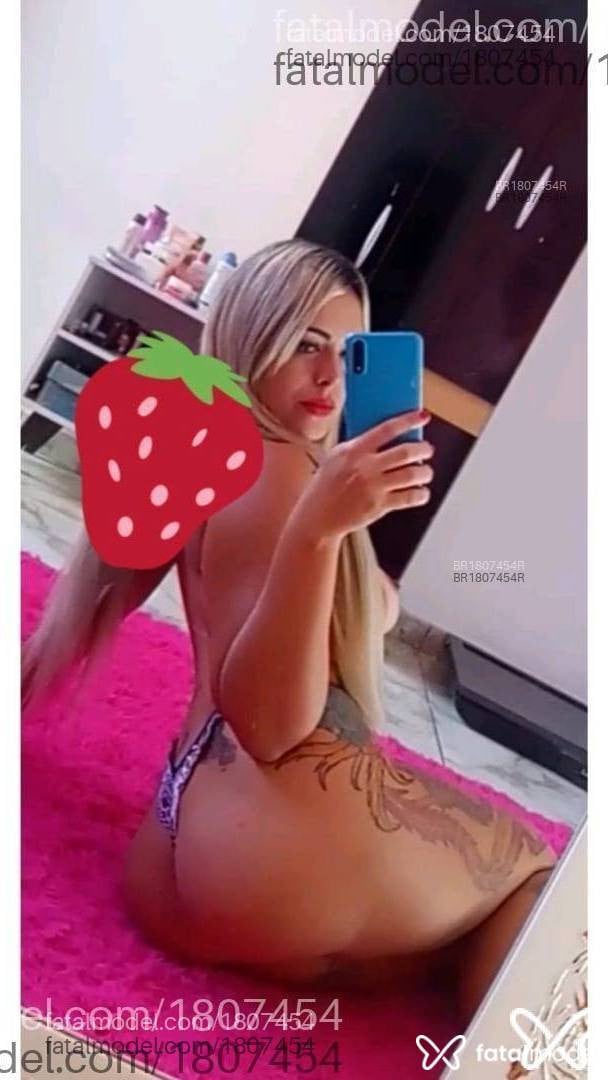 Acompanhante mulher loira (o) de olhos mel - Maladeza
