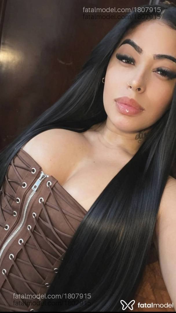 Acompanhante mulher com cabelo colorido de olhos castanhos - Bianca Soares Acompanhante mulher com cabelo colorido de olhos castanhos - Bianca Soares