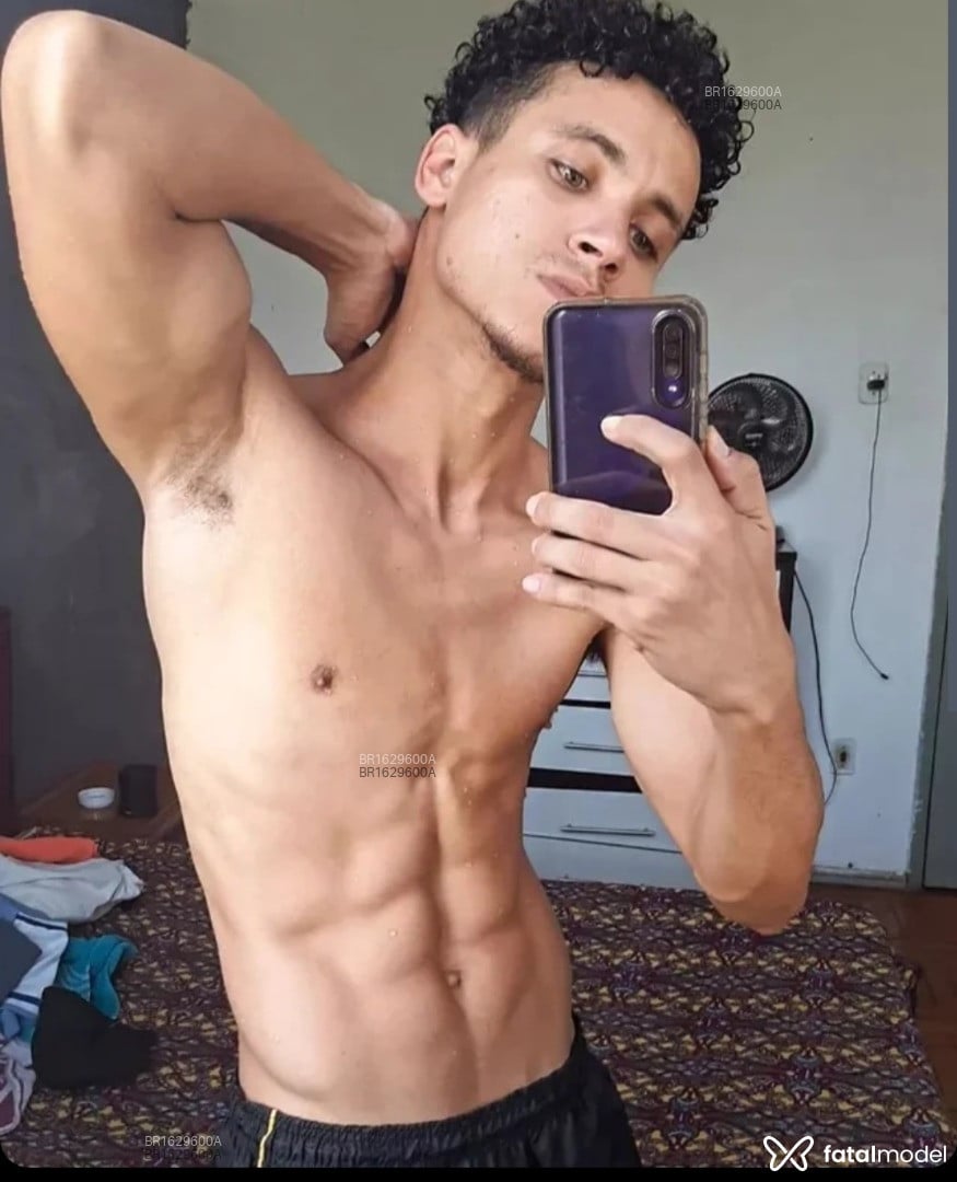 Acompanhante homem com cabelo castanho de olhos verdes em Resende - Matheus Rios