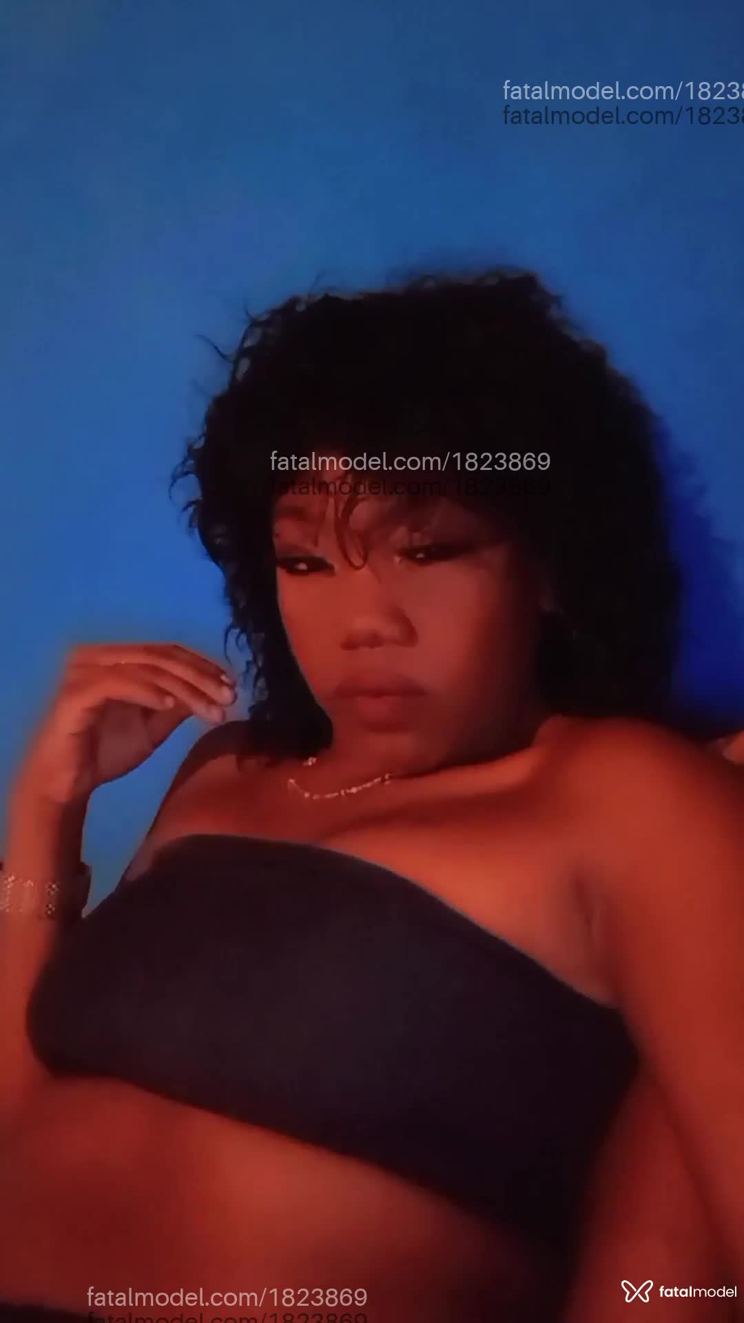 Acompanhante mulher morena (o) de olhos castanhos - Preta rara Acompanhante mulher morena (o) de olhos castanhos - Preta rara