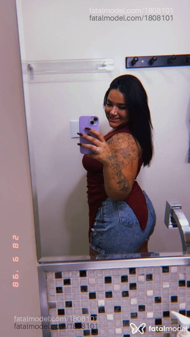 Acompanhante mulher com cabelo castanho de olhos castanhos - Rebeca Acompanhante mulher com cabelo castanho de olhos castanhos - Rebeca