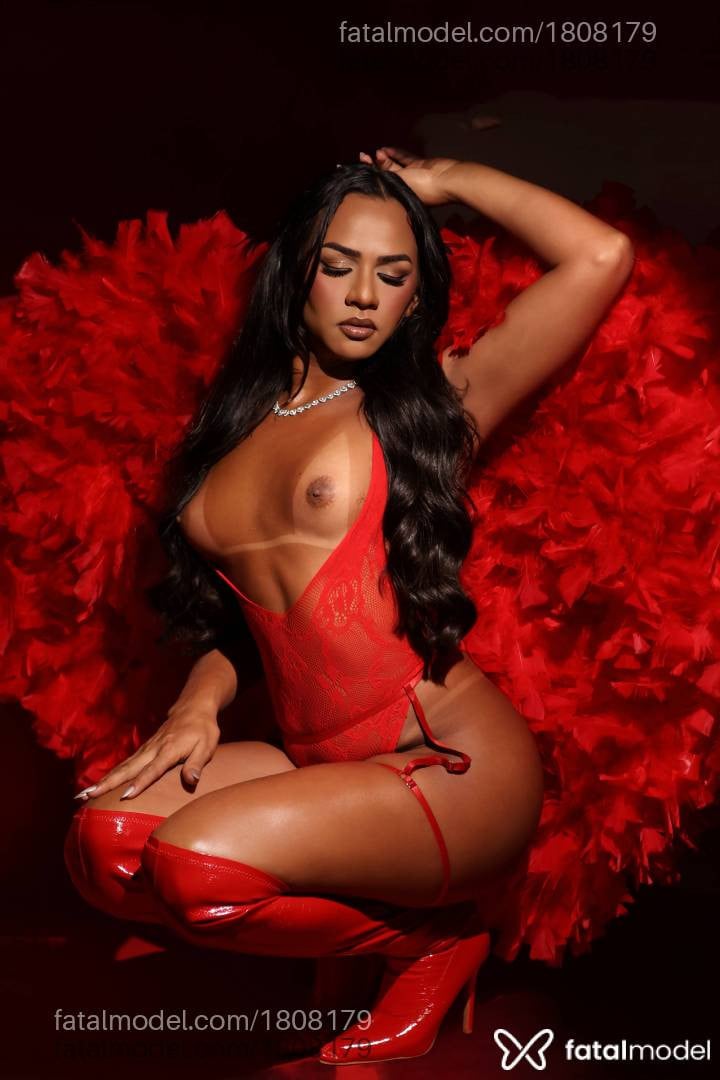 Acompanhante mulher trans morena (o) de olhos castanhos - Rayka Silva