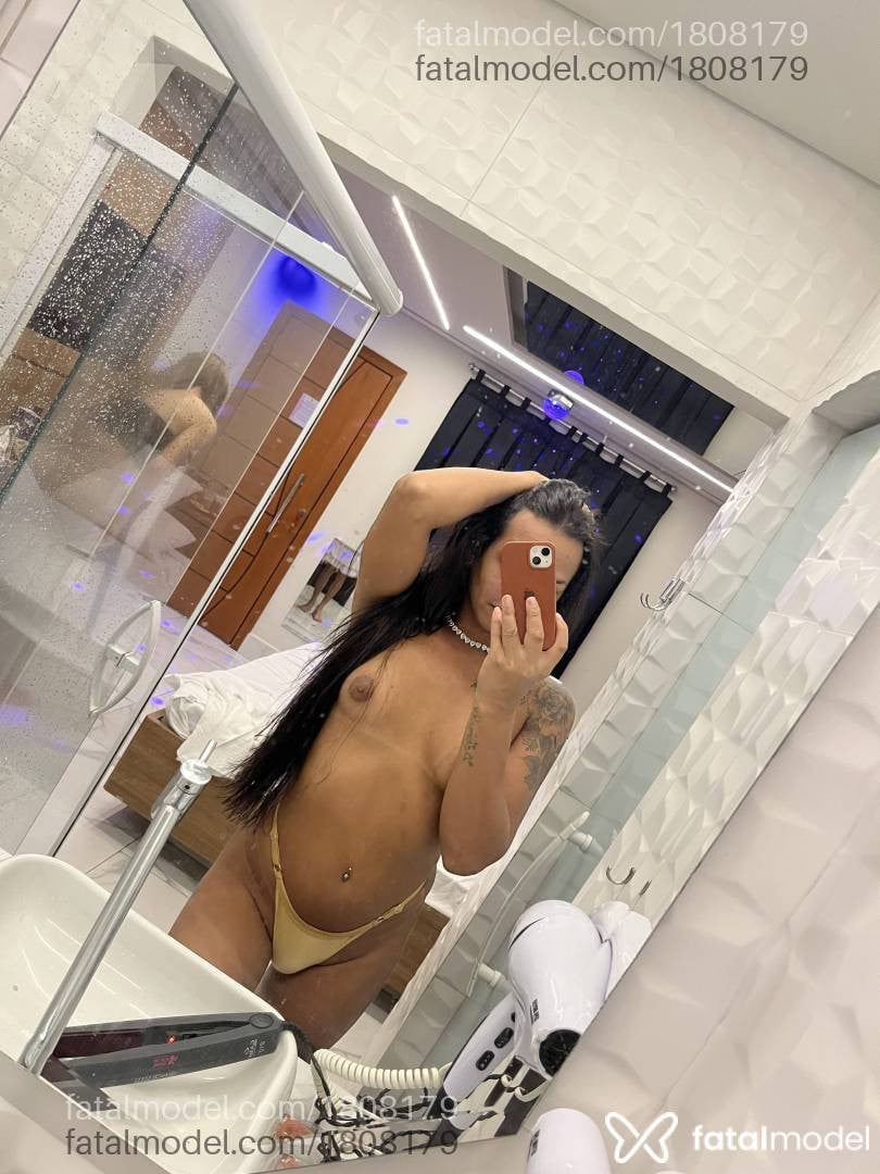 Acompanhante mulher trans morena (o) de olhos castanhos - Rayka Silva