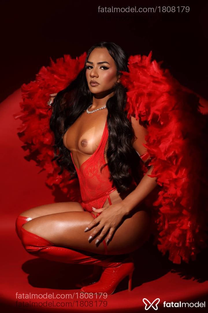 Acompanhante mulher trans morena (o) de olhos castanhos - Rayka Silva