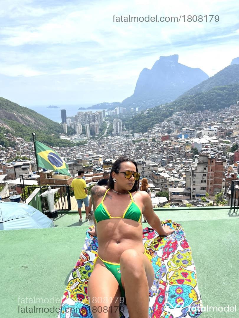 Acompanhante mulher trans com cabelo castanho de olhos castanhos em Cuiabá Acompanhante mulher trans com cabelo castanho de olhos castanhos em Cuiabá - Rayka Silva