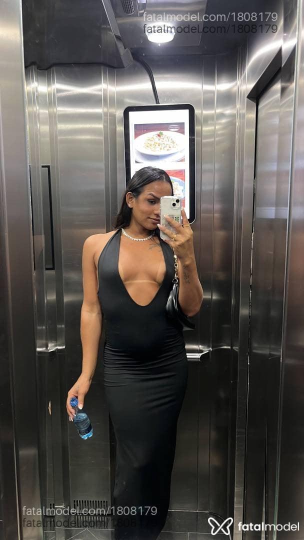 Acompanhante mulher trans morena (o) de olhos castanhos - Rayka Silva