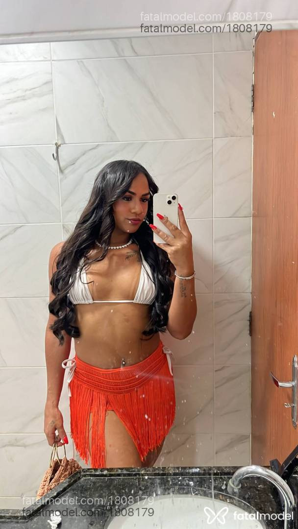 Acompanhante mulher trans morena (o) de olhos castanhos - Rayka Silva