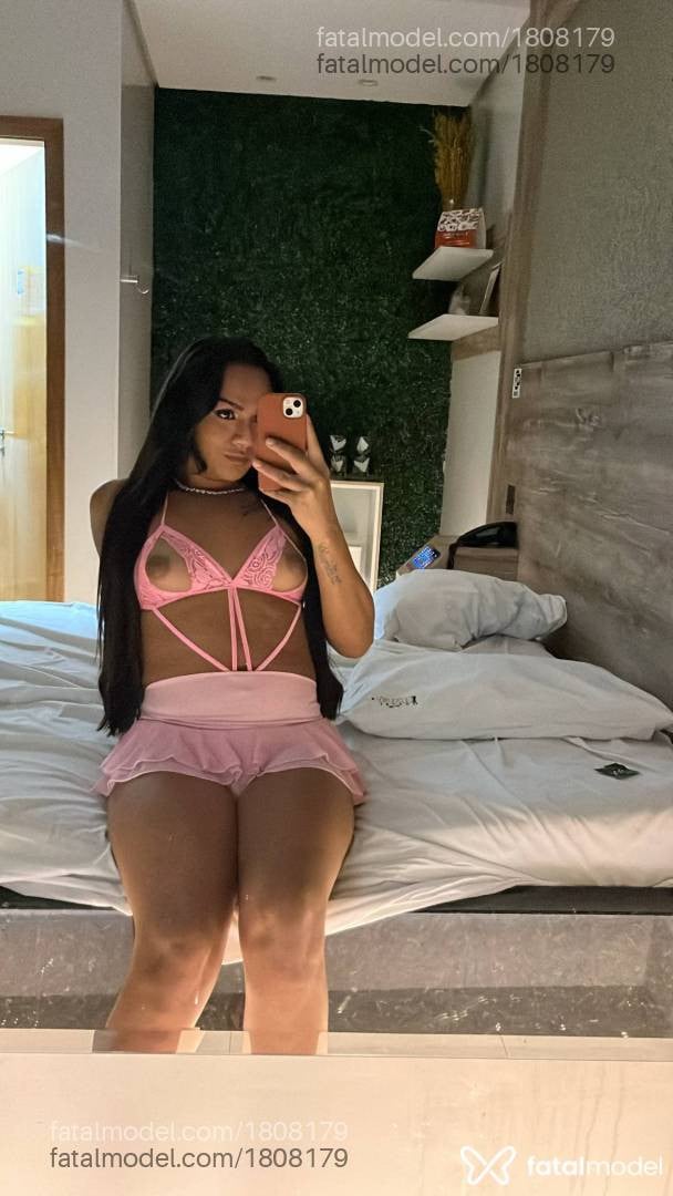 Acompanhante mulher trans morena (o) de olhos castanhos - Rayka Silva