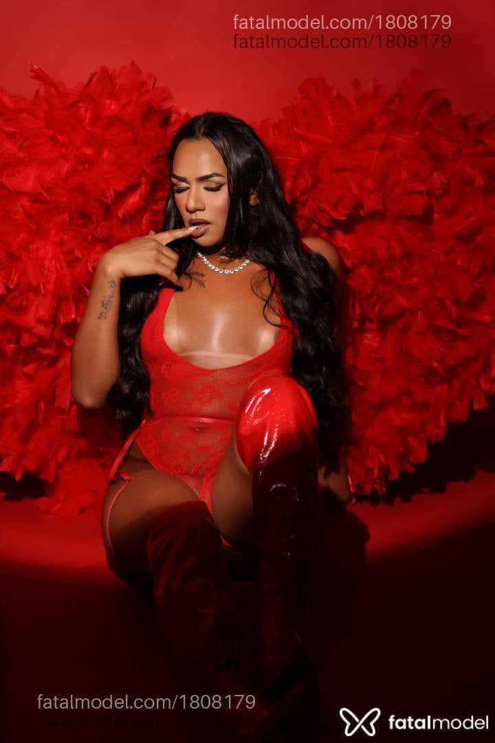 Acompanhante mulher trans morena (o) de olhos castanhos - Rayka Silva