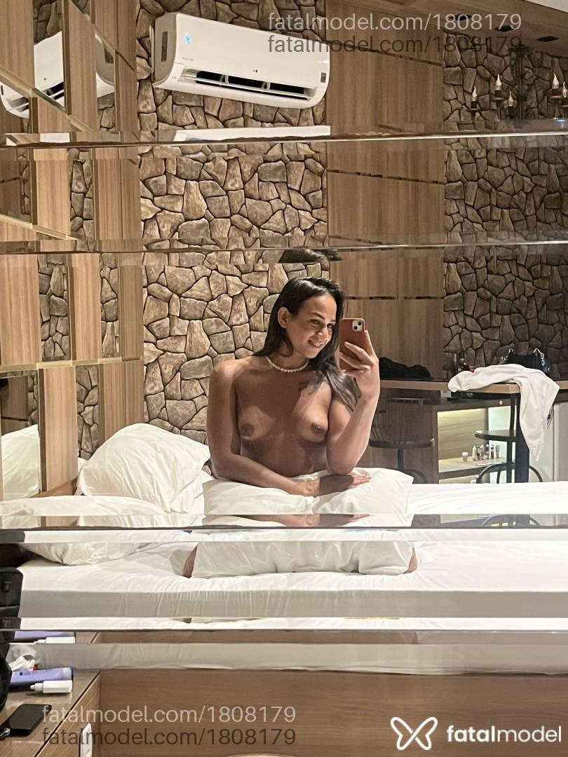 Acompanhante mulher trans morena (o) de olhos castanhos - Rayka Silva
